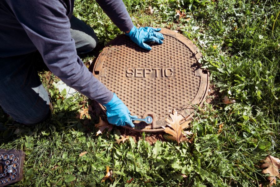 What are Common Warning Signs of a Broken or Deteriorating Sewer Line in Need of Repair?